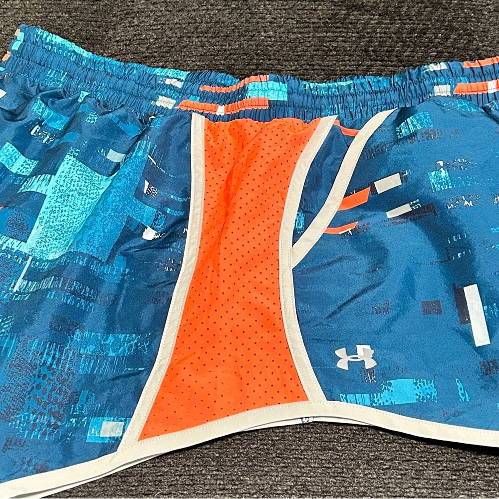 Women’s under Armour athletic shorts. Size large